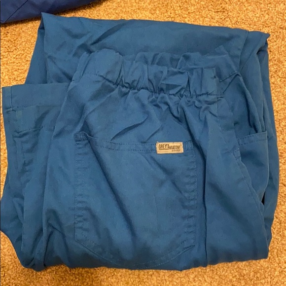 Bundle of scrub pants. - Picture 2 of 6